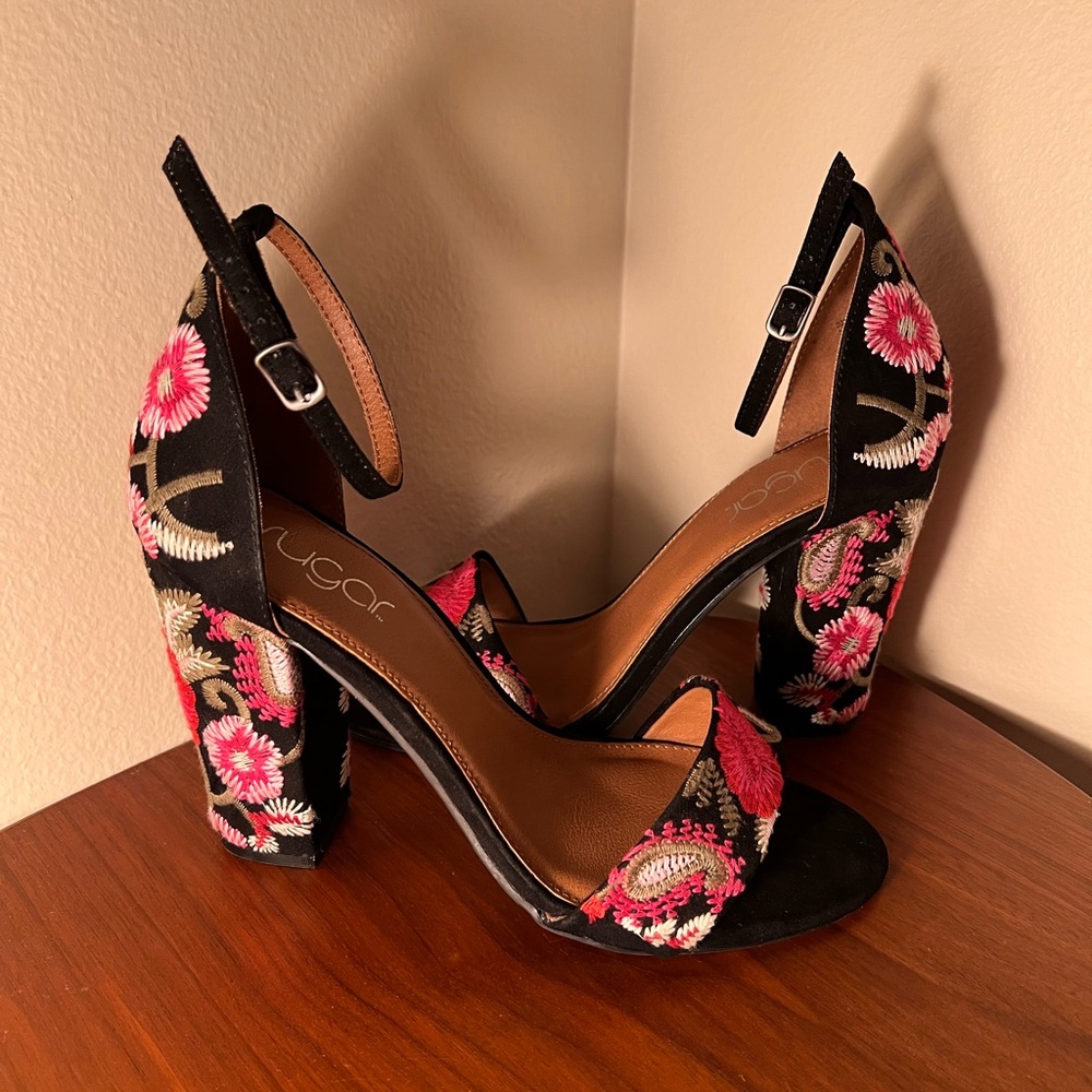 Sugar “Slick” Embroidered Floral Block Heels Size 9.5